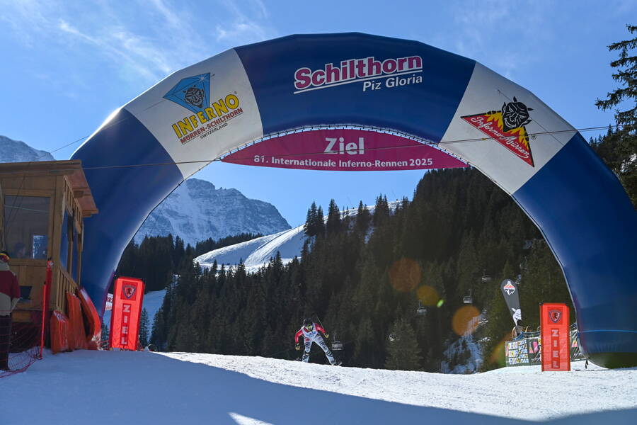 abfahrt_12_ziel.jpg abfahrt_12_ziel.jpg